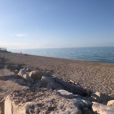 Beach Appartament Марина-ди-Монтемарчано Экстерьер фото