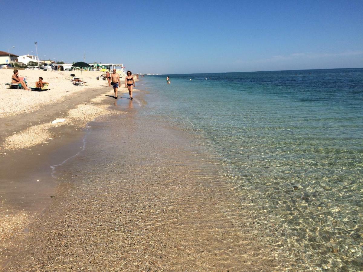 Beach Appartament Марина-ди-Монтемарчано Экстерьер фото